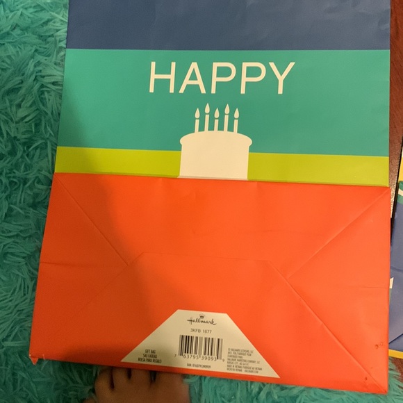 3 birthday gift bags/ happy birthday tissue paper - Picture 8 of 15
